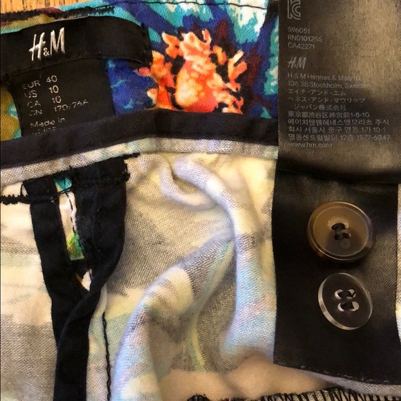 2/$15 H&M Floral Print Cropped Pant - Picture 4 of 5